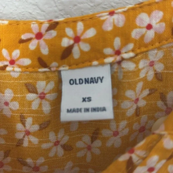 Old Navy Floral Yellow Sleeveless Top - Picture 2 of 3